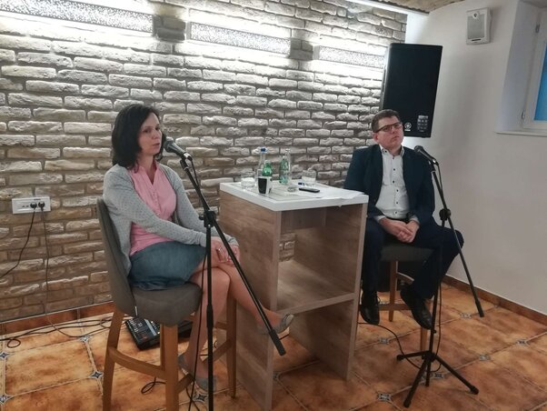 Geambaşu Réka és Csite András a VM4K klubjában