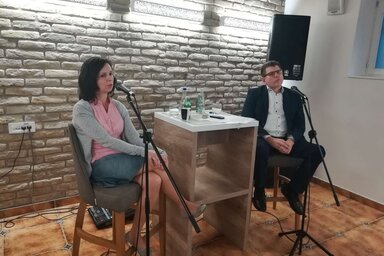 Geambaşu Réka és Csite András a VM4K klubjában