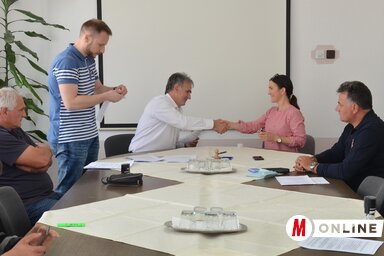 Ünnepélyes szerződésaláírás a civil szervezetekkel (Lakatos János felvétele)