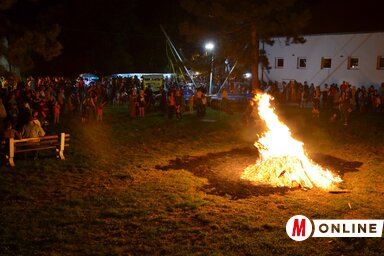 Tábortűz a nyári színpadnál (Lakatos János felvétele)