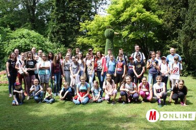 Csoportkép a palicsi Állatkertben ( Kazinczy Paszterkó Diana felvétele)