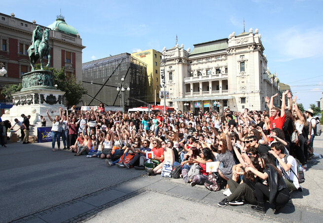 A szerbiai Európa Mozgalom aktivistái Belgrád központjában (Beta)