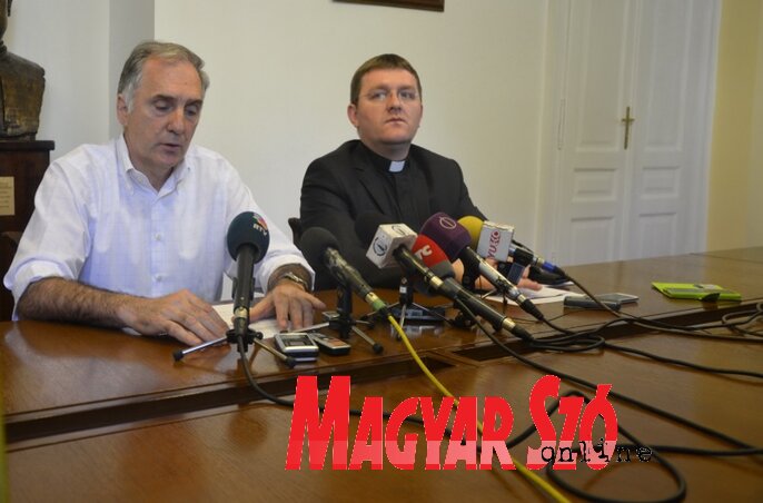 Petar Santrač és Mirko Štefković a sajtótájékoztatón (Fotó: Patyi Szilárd)