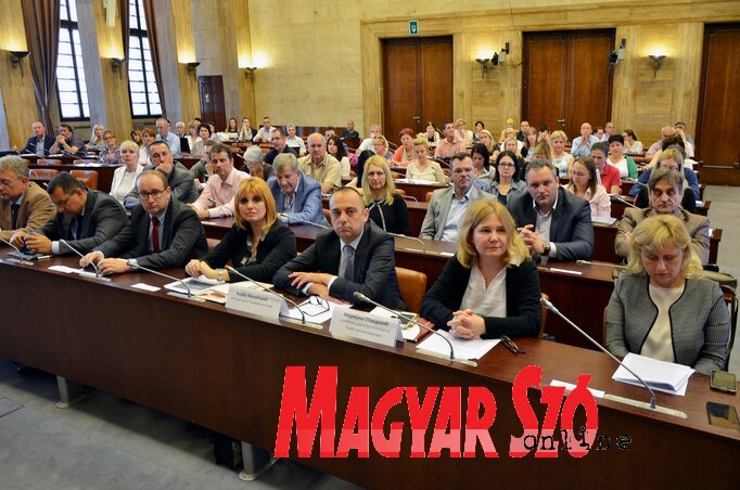 Đorđe Milićević (balról az ötödik), Marijana Obradović (balról a hatodik) (Fotó: Dávid Csilla)