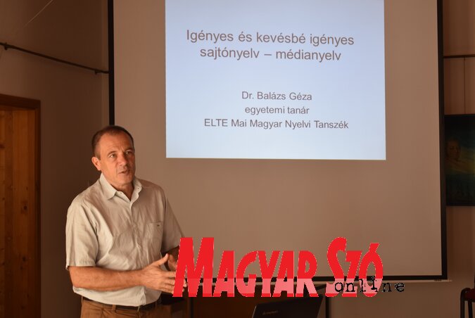 Dr. Balázs Géza az elméleti előadása mellett gyakorlati foglalkozást is tartott a résztvevőknek (Horváth Szabolcs felvétele)