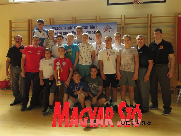 Az országos bajnok magyarkanizsai Potisje csapata (a szerző felvétele)
