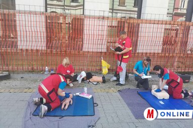 Bábokon is szimulálták az elsősegélynyújtást (Fotó: Lukács Melinda)