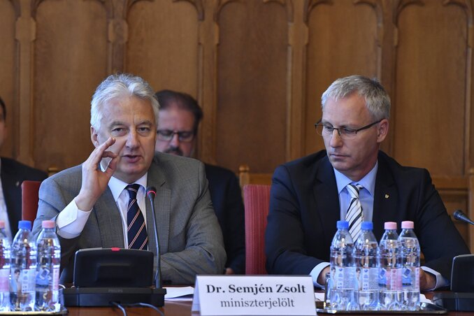 Semjén Zsolt a bizottsági meghallgatáson (Fotó: MTI) Semjén Zsolt a bizottsági meghallgatáson (Fotó: MTI)