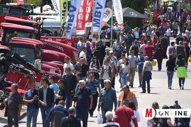 Már a vásár első napján nagy volt a tömeg  (Fotó: Ótos András)