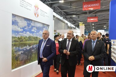 Az isztriai küldöttség Pásztor István kíséretében körsétát tett az újvidéki mezőgazdasági vásáron is (Ótos András felvétele)