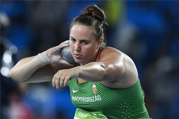 Márton Anita a riói nyári olimpia női súlylökés versenyszámának döntőjében a Rio de Janeiró-i Olimpiai Stadionban 2016. augusztus 12-én. Márton Anita országos csúccsal bronzérmet nyert. (MTI Fotó: Czeglédi Zsolt) Márton Anita a riói nyári olimpia női súlylökés versenyszámának döntőjében a Rio de Janeiró-i Olimpiai Stadionban 2016. augusztus 12-én. Márton Anita országos csúccsal bronzérmet nyert. (MTI Fotó: Czeglédi Zsolt)
