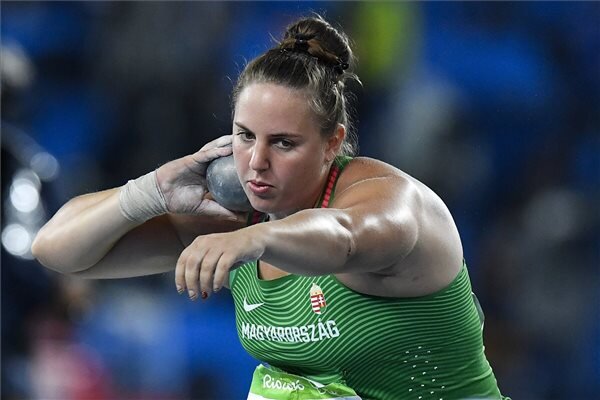 Márton Anita a riói nyári olimpia női súlylökés versenyszámának döntőjében a Rio de Janeiró-i Olimpiai Stadionban 2016. augusztus 12-én. Márton Anita országos csúccsal bronzérmet nyert. (MTI Fotó: Czeglédi Zsolt)