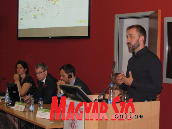 Jean-Pierre Gastaud a digitalizációs rendszer gyakorlati hasznáról beszélt (Fotó: Fehér Ildikó)