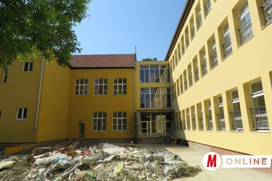 A nyár végéig befejeződik az iskolaépület felújítása (Csincsik Zsolt felvétele)