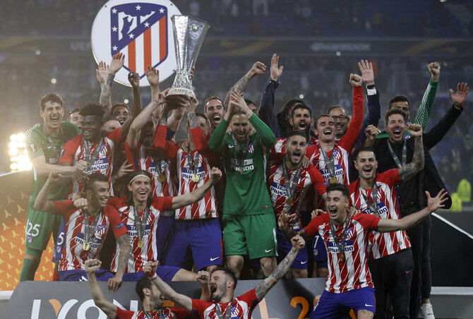 Az ünneplő madridiak (Fotó: Beta/AP)