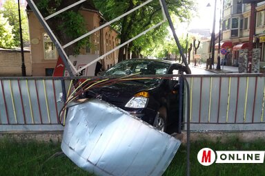 A sofőr rosszullét következtében elveszítette uralmát a jármű felett (Fotó: Paszterkó Erika)