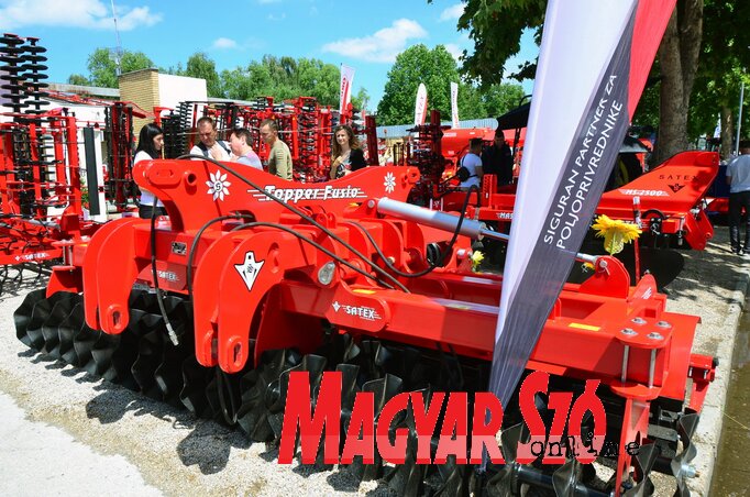 A legnépszerűbb termékek a grubber, a rövid tárcsa és a cambridge henger (Fotó: Dávid Csilla)