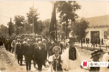 Iparosok Illés-napi felvonulása 1938-ban (Archív felvétel Góbor Béla gyűjteményéből)