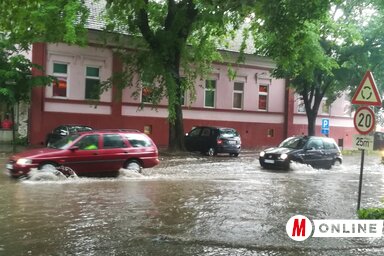 Két óra alatt nyelte el a csatornahálózat a vizet (Horváth Zsolt felvétele)