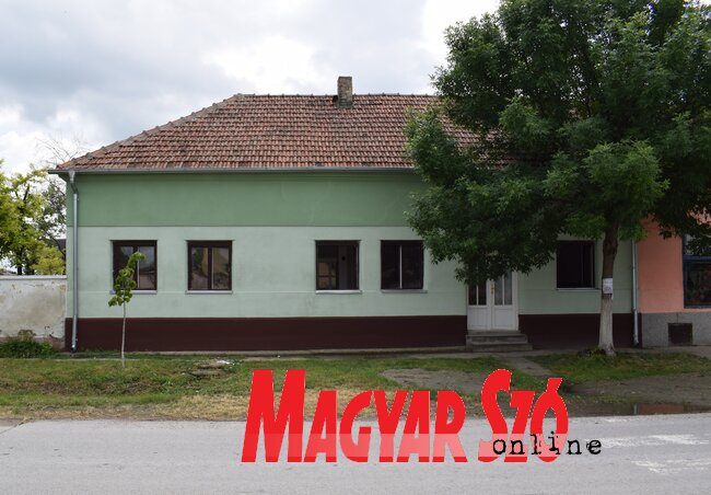 Az egykori rábéi ifjúsági házat nemrégiben újították fel (Máriás Endre felvétele) Az egykori rábéi ifjúsági házat nemrégiben újították fel (Máriás Endre felvétele)