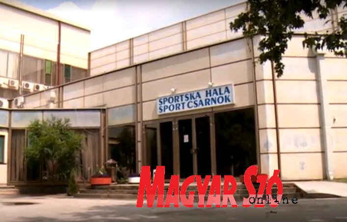 A magyarkanizsai Fürdő sportcsarnoka kibővítésre vár A magyarkanizsai Fürdő sportcsarnoka kibővítésre vár