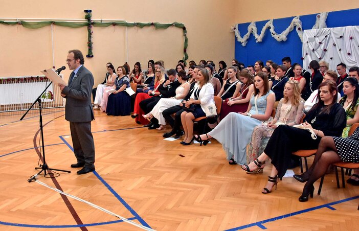 Novák Károly Attila búcsúztatja a végzős diákokat