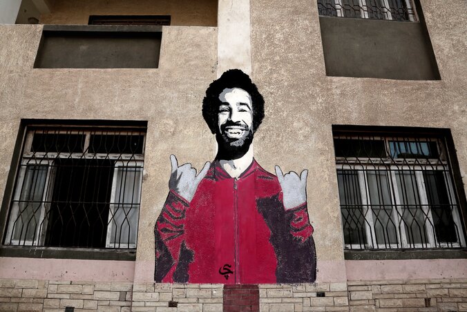 Mohamed Salah-t nemcsak Liverpoolban, hanem hazájában, Egyiptomban is imádják. A csatár óriásplakátja a Nílus deltájában lévő Nagrig városában (Beta/AP)