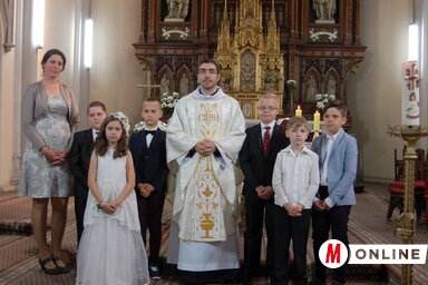 Az elsőáldozók Hajdú László atyával és Kanyó Anikó hittantanárnővel (Bozsoki Valéria felvétele)