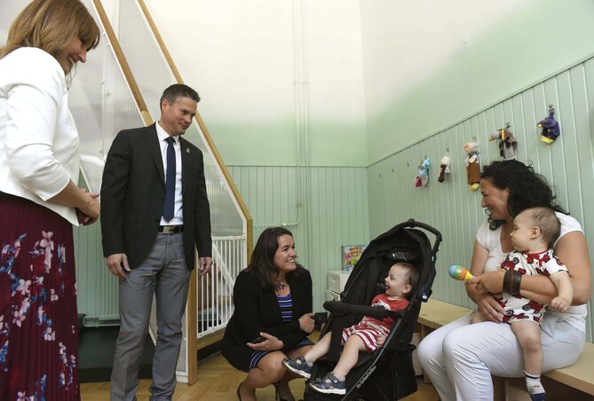 Magyarországon 300 ezer egyszülős családban mintegy félmillió gyerek nevelkedik (Fotó: MTI) Magyarországon 300 ezer egyszülős családban mintegy félmillió gyerek nevelkedik (Fotó: MTI)