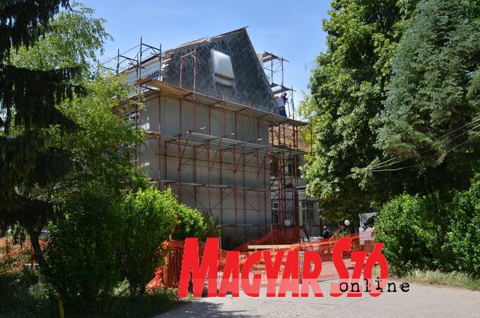 A felújítási munkálatok ideje alatt az egészségház változatlanul nyitva tart (Lakatos János felvétele)