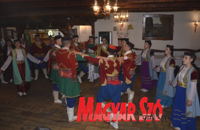A vendégek tradicionális montenegrói táncokat láthattak (Fotó: Patyi Szilárd)