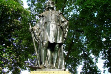 Az igazságos király sajógömöri szobra