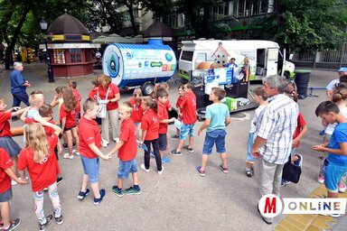 A speciális oktatói jármű nagy érdeklődést váltott ki a gyermekek körében (Fotó: Gergely Árpád)