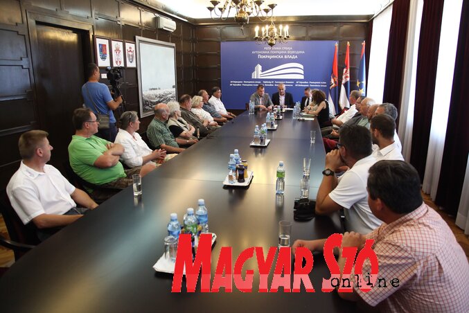 A szépszámú küldöttséget Ótott Róbert, Mladen Petković és Vladislav Krsmanović fogadta (Fotó: Dávid Csilla)