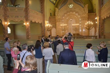 A küldöttség tagjai a felújított Zsinagógát is meglátogatták (Fotó: Patyi Szilárd)