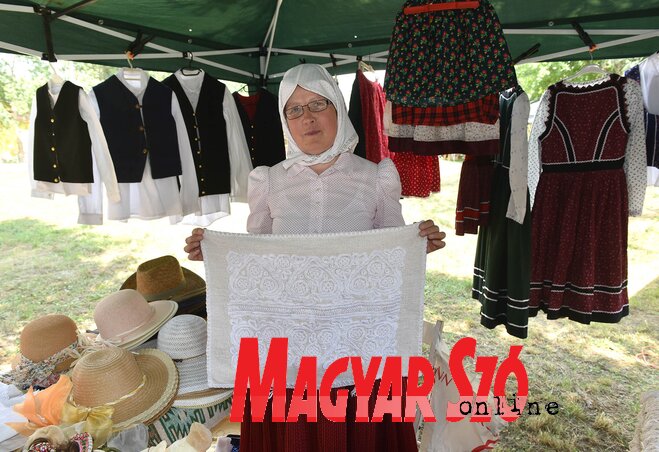 Nagy Zsuzsanna alkotásaival Nagy Zsuzsanna alkotásaival