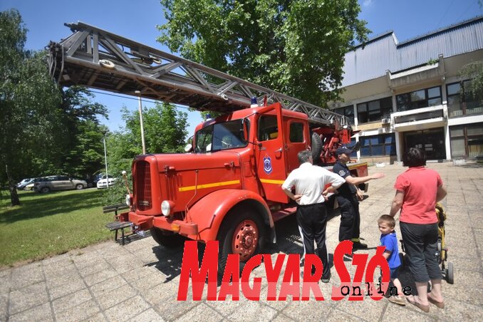 A szabadkai tűzoltóság nagy gondot fordít a járművek és a felszerelés karbantartására (Fotó: Gergely Árpád)