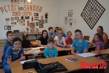Ők tanulnak magyarul Nyékincén (Nagy Magdolna felvétele)