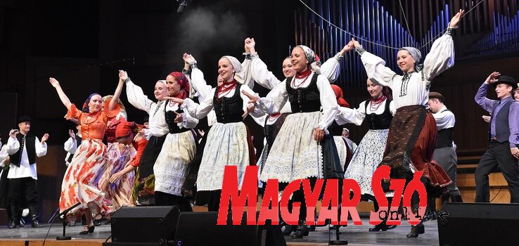 A magyar táncosok (Varjú Márta felvétele)