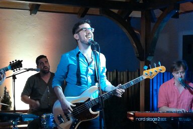 A Lóci játszik a VM4K kerthelyiségében