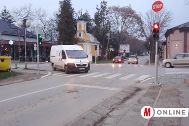 Közlekedési lámpákat helyeztek el Óbecse egyik legforgalmasabb útkereszteződésén (Kancsár Izabella felvétele)