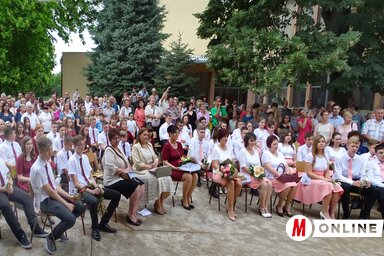 A ballagó nyolcadikosok (Góbor Béla felvétele)