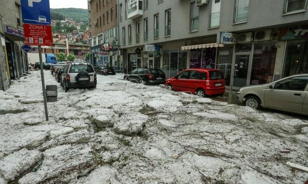 Užice utcáit beterítette a jég (fotó: Beta)