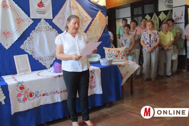 Kisimre Szerda Anna megnyitja a népművészeti fesztivált (Sihelnik Ágnes felvétele)