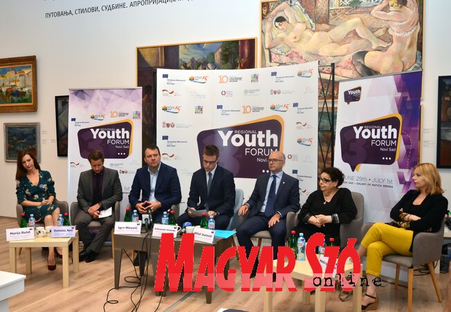 A fiataloknak részt kell venniük a demokratikus dialógusokban – hangsúlyozták a tribün résztvevői (Dávid Csilla felvétele)