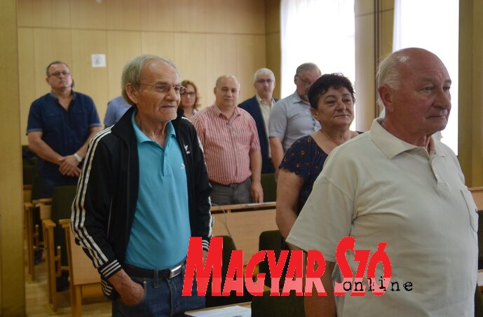 Bodonyi Nándor leteszi a képviselői esküt (Lakatos János felvétele)