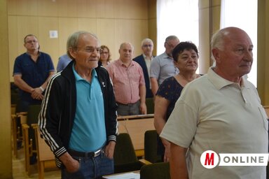 Bodonyi Nándor leteszi a képviselői esküt (Lakatos János felvétele)