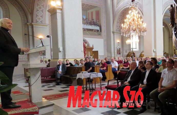 Német László köszöntötte az önkénteseket (Kecskés István felvétele) Német László köszöntötte az önkénteseket (Kecskés István felvétele)