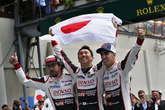 A Le Mans királykategóriájának számító LMP1-es kiírásban az Alonso, Nakadzsima, Buemi trió nyert (Fotó: Beta/AP)
