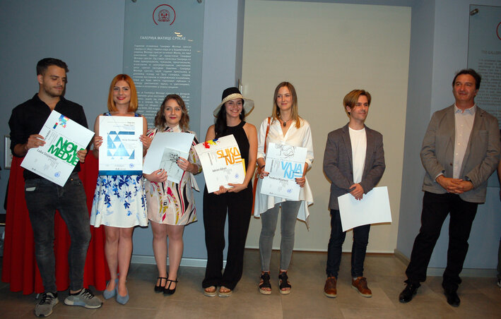 Kiss Natália és Újházi Adrienn (balról a harmadik és negyedik) a díjazottak között